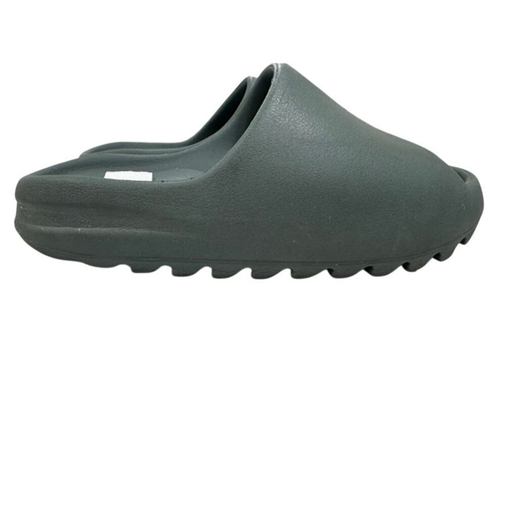Yeezy Slides - Picture 3 of 6